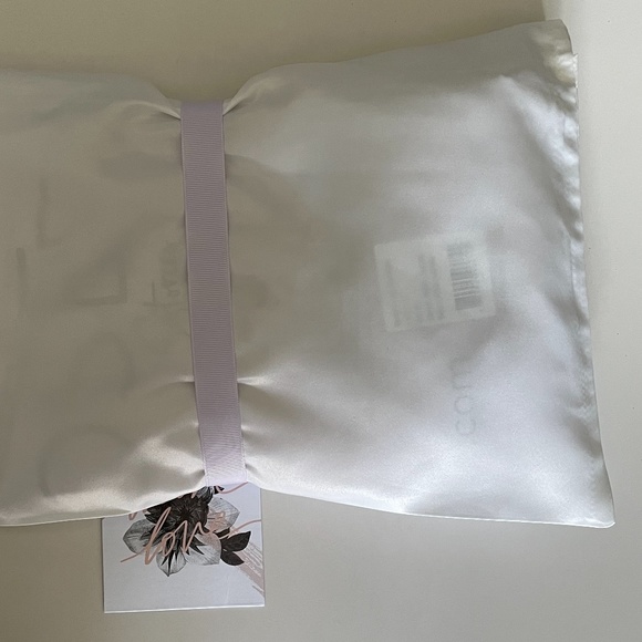 Le Rose Georgina Satin Bridesmaid Robe for Wedding - Picture 6 of 6